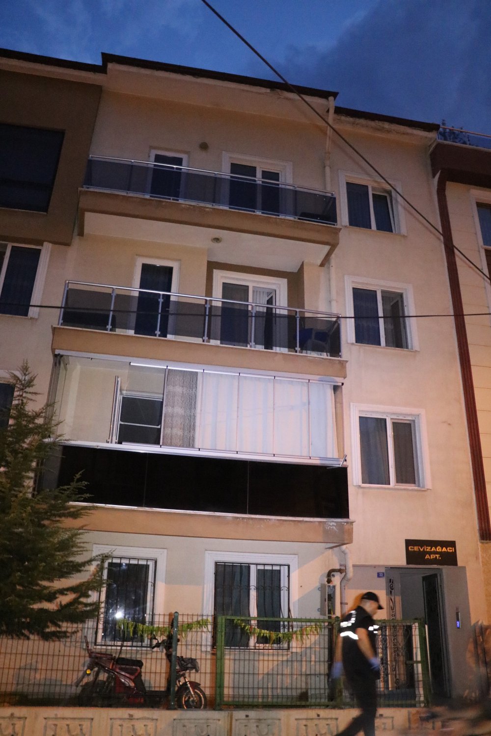 Afyonkarahisar'da evde esrarengiz patlama