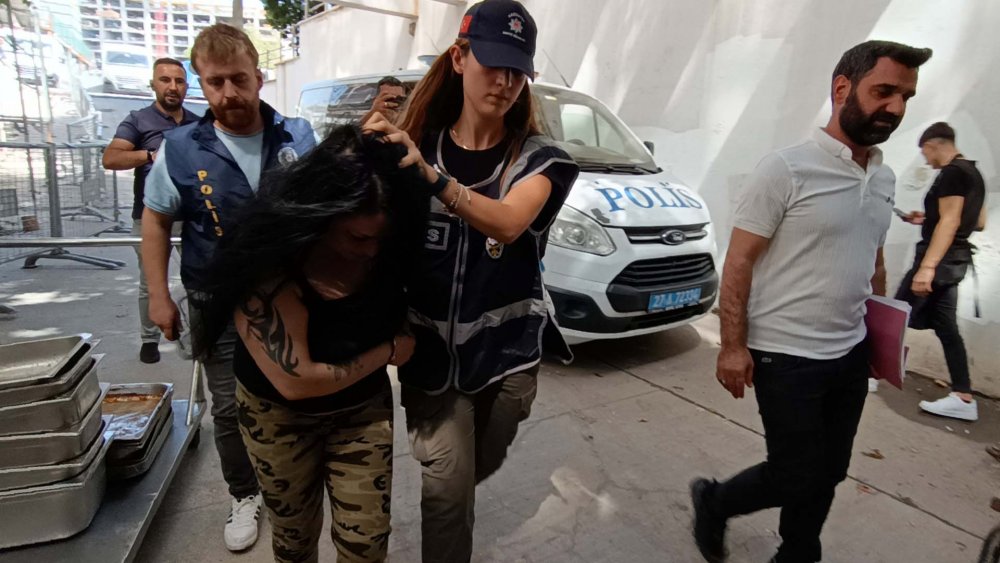 Erkek arkadaşını göğsünden bıçakladı