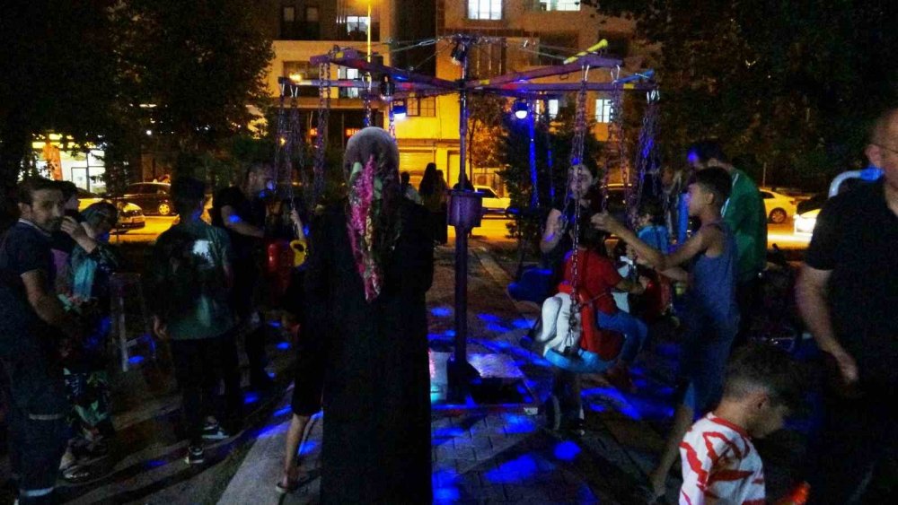 Sıcaktan bunalan vatandaşlar oraya akın etti