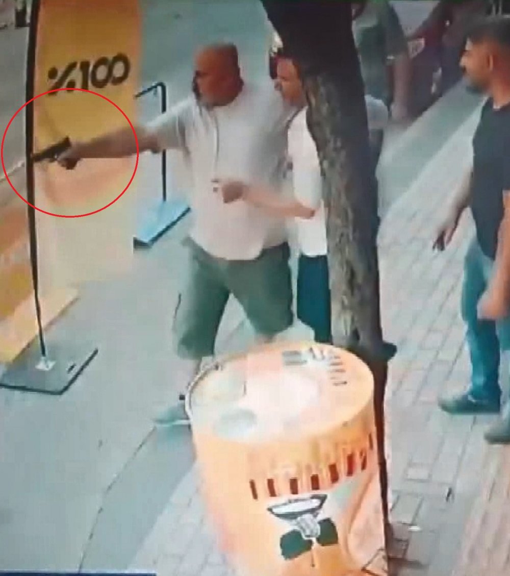 Sopalı, silahlı kavga kamerada: 4 yaralı