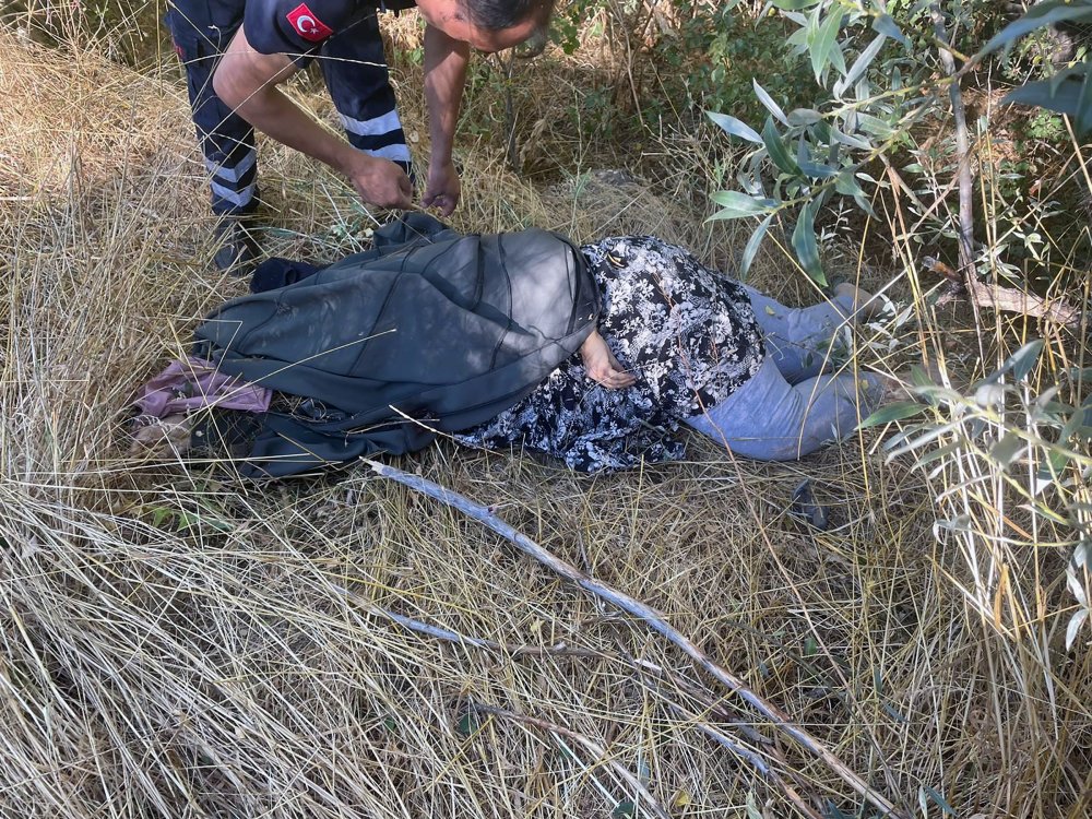 Kazada ölen anne, kızı ve ikiz kardeşi toprağa verildi