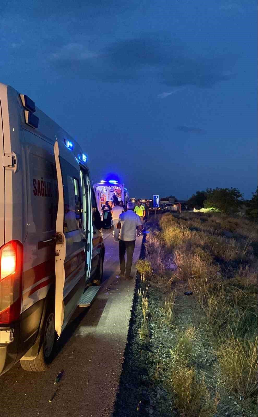 Konya’da 2 otomobil çarpıştı, 3'ü çocuk 8 kişi yaralandı