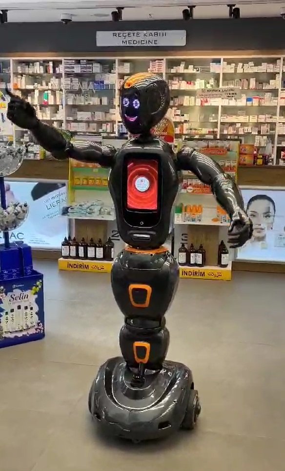 Konya'da üretilen yapay zeka robotu işbaşı yaptı