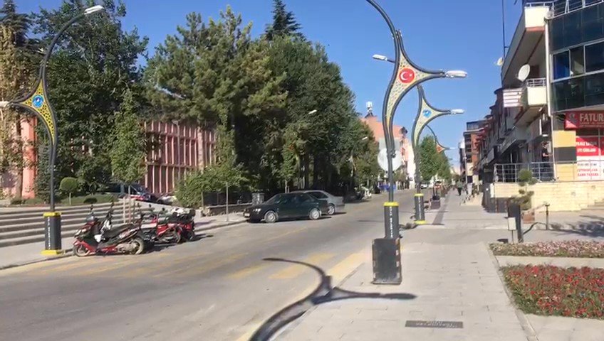 Konya'daki depremde caminin alemi düştü