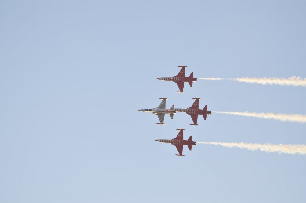 Bakan Bak: Hiç kimse, bu millete asla diz çöktüremeyecek