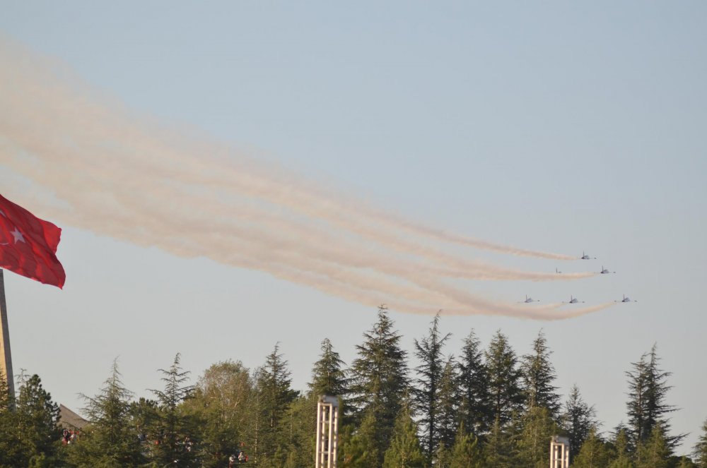 Bakan Bak: Hiç kimse, bu millete asla diz çöktüremeyecek