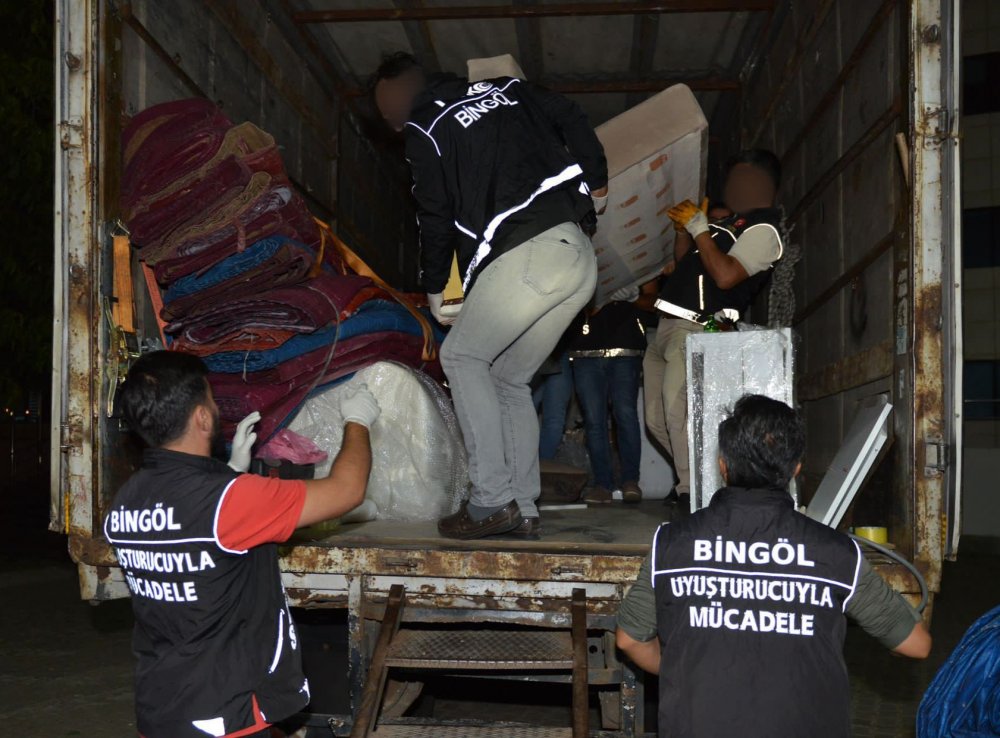 Bakan Yerlikaya: Bingöl ve Osmaniye'de 5 zehir taciri tutuklandı