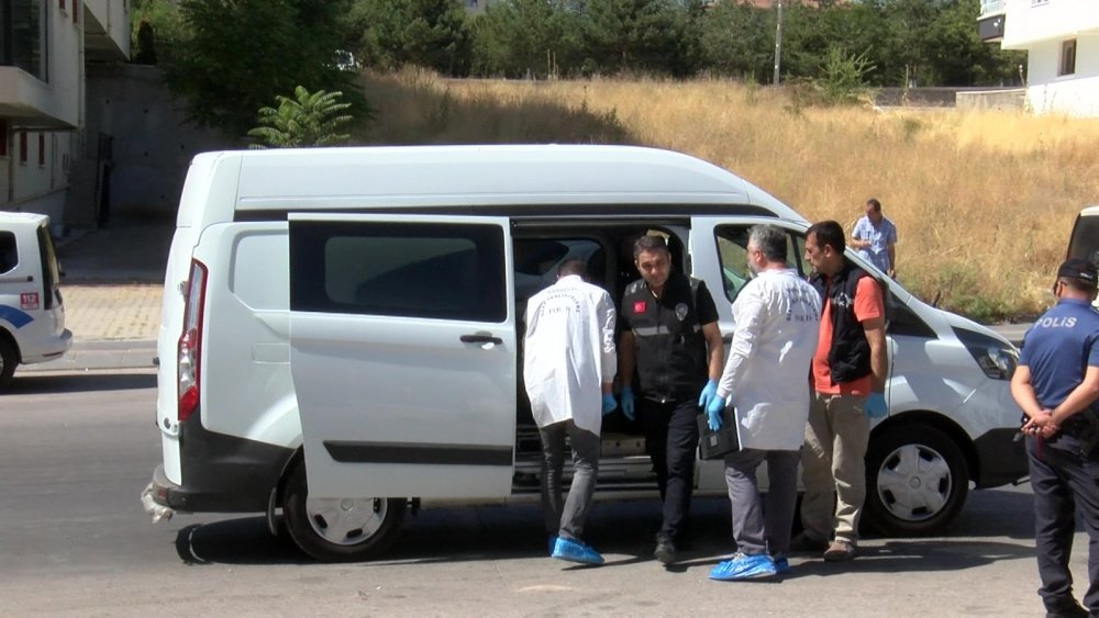 Boşanma aşamasındaki eşini öldürdü, ardından intihar etti