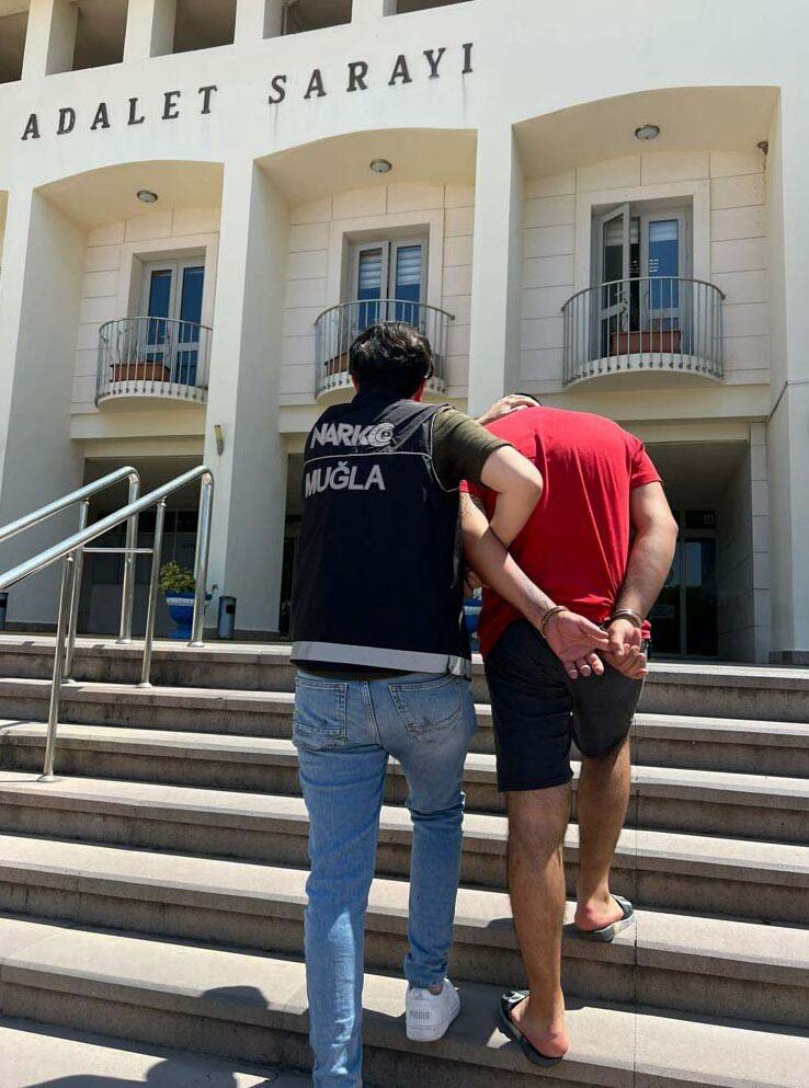 Peynir tenekesinden çıkanlar şaşkına çevirdi