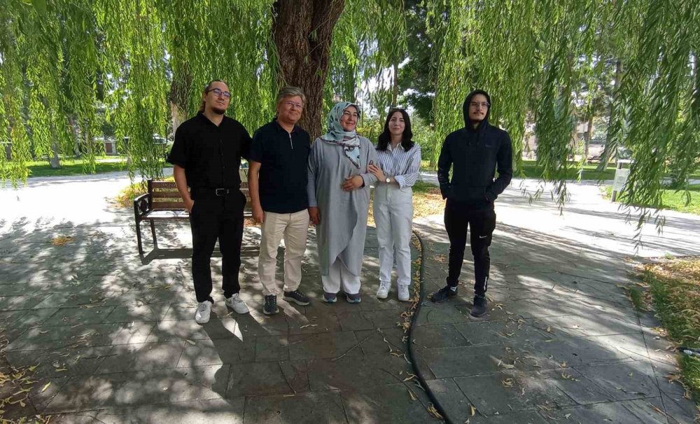 Konyalı anne 3'üncü üniversitesine, 3'üncü oğluyla kayıt oldu