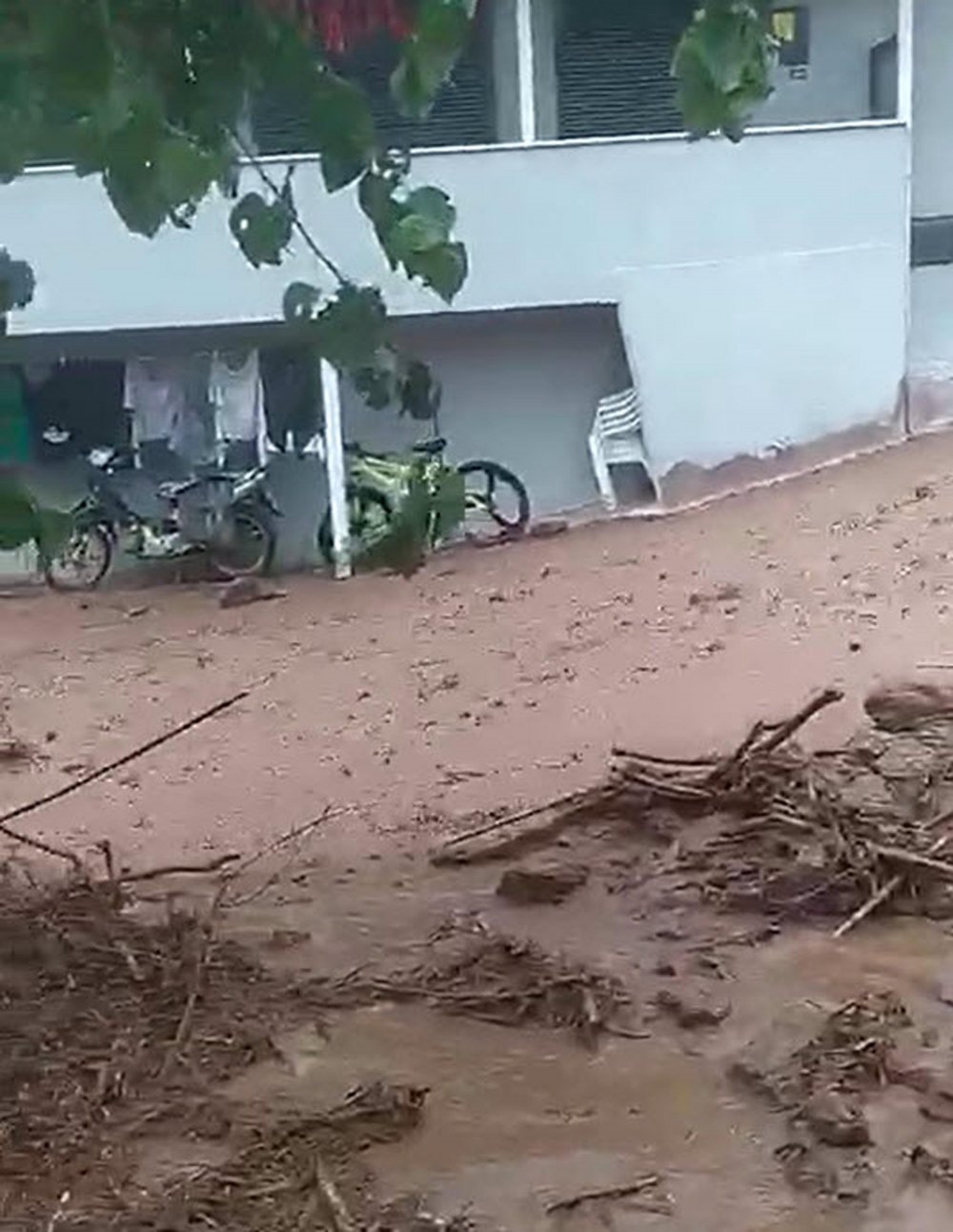 Aydın'da sağanak etkili oldu; sokaklar göle döndü