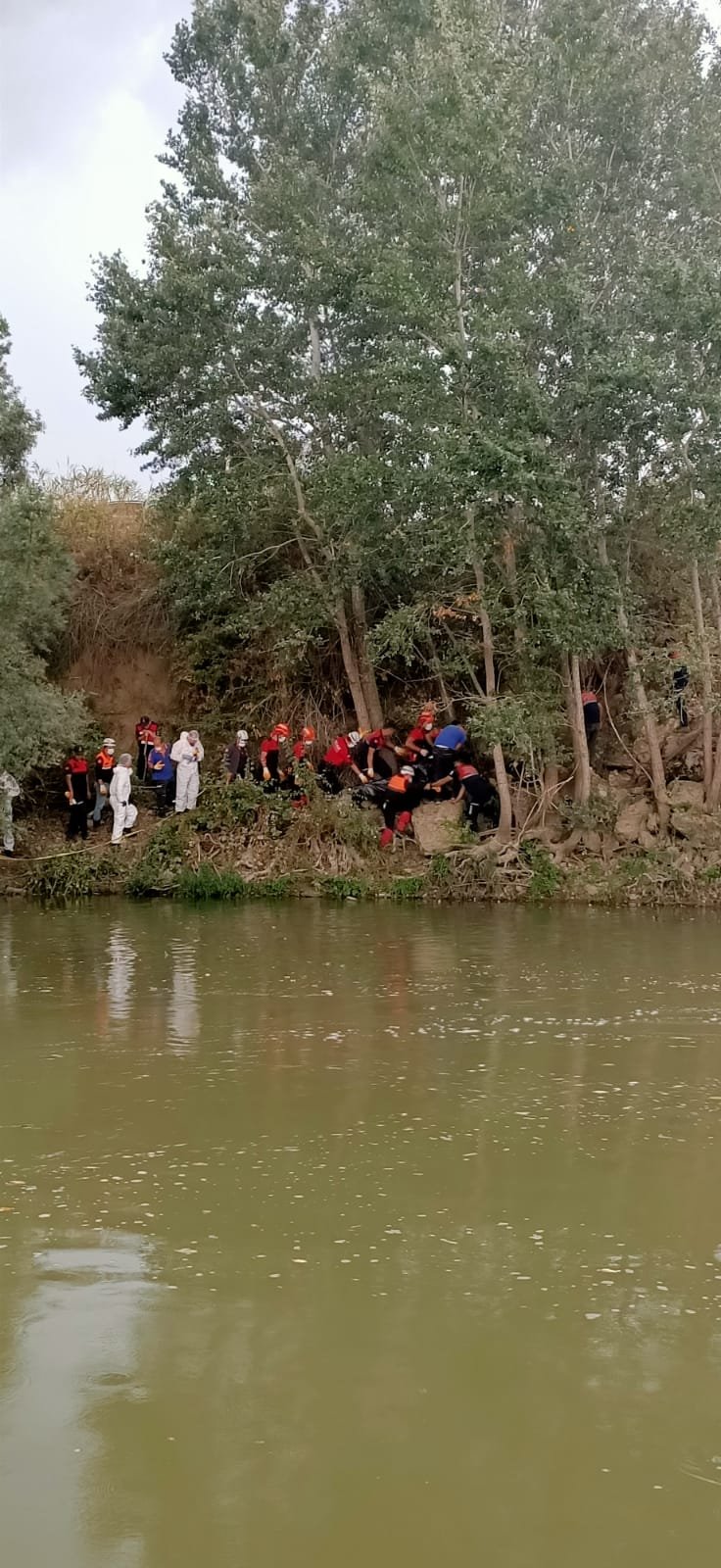 Kayıp elektrik teknisyeni çay kenarında ölü bulundu