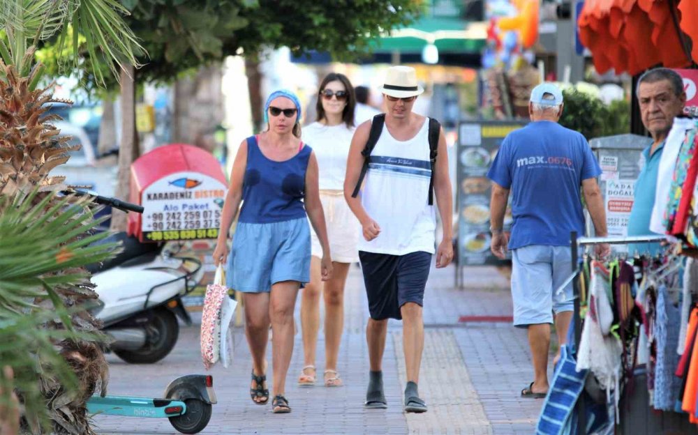 Mahallesinde 36 milletten insan yaşıyor, tercümansız sokağa çıkamıyor