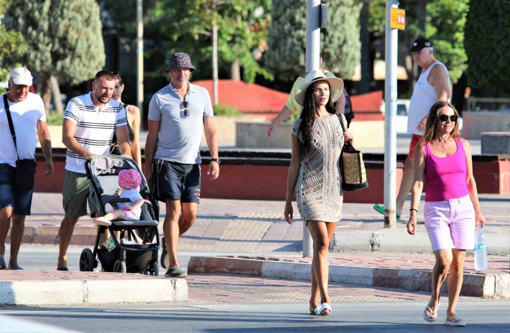 Mahallesinde 36 milletten insan yaşıyor, tercümansız sokağa çıkamıyor