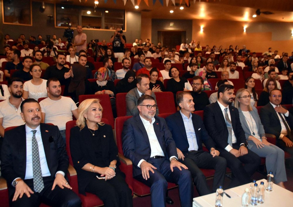 AK Parti'li Çelik: AK Parti'nin en genci Recep Tayyip Erdoğan'dır