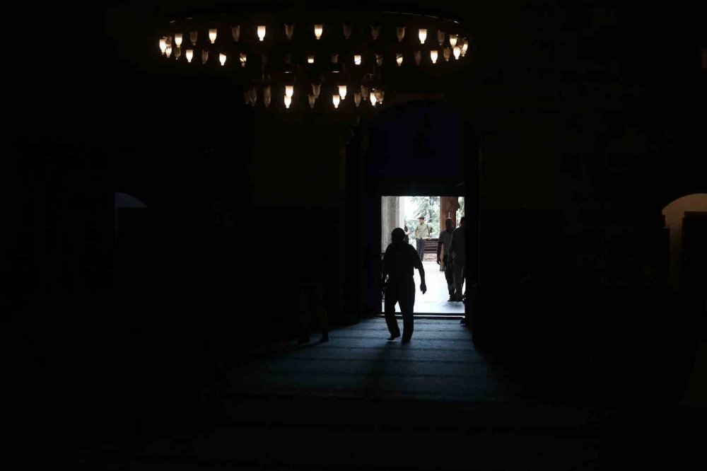 Bu caminin içine sinek giremiyor