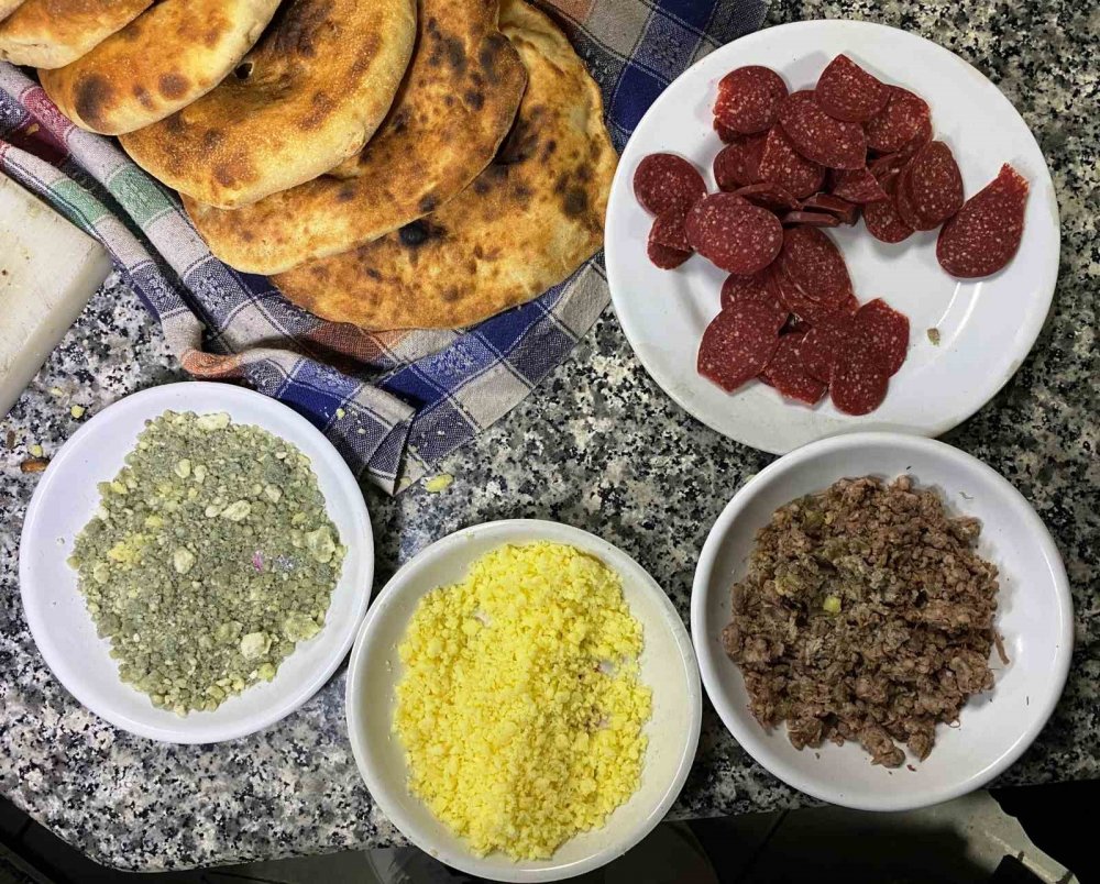 Konya'nın eşsiz tadı 'Anadolu’nun pizzası' etliekmeği tahtından edebilir
