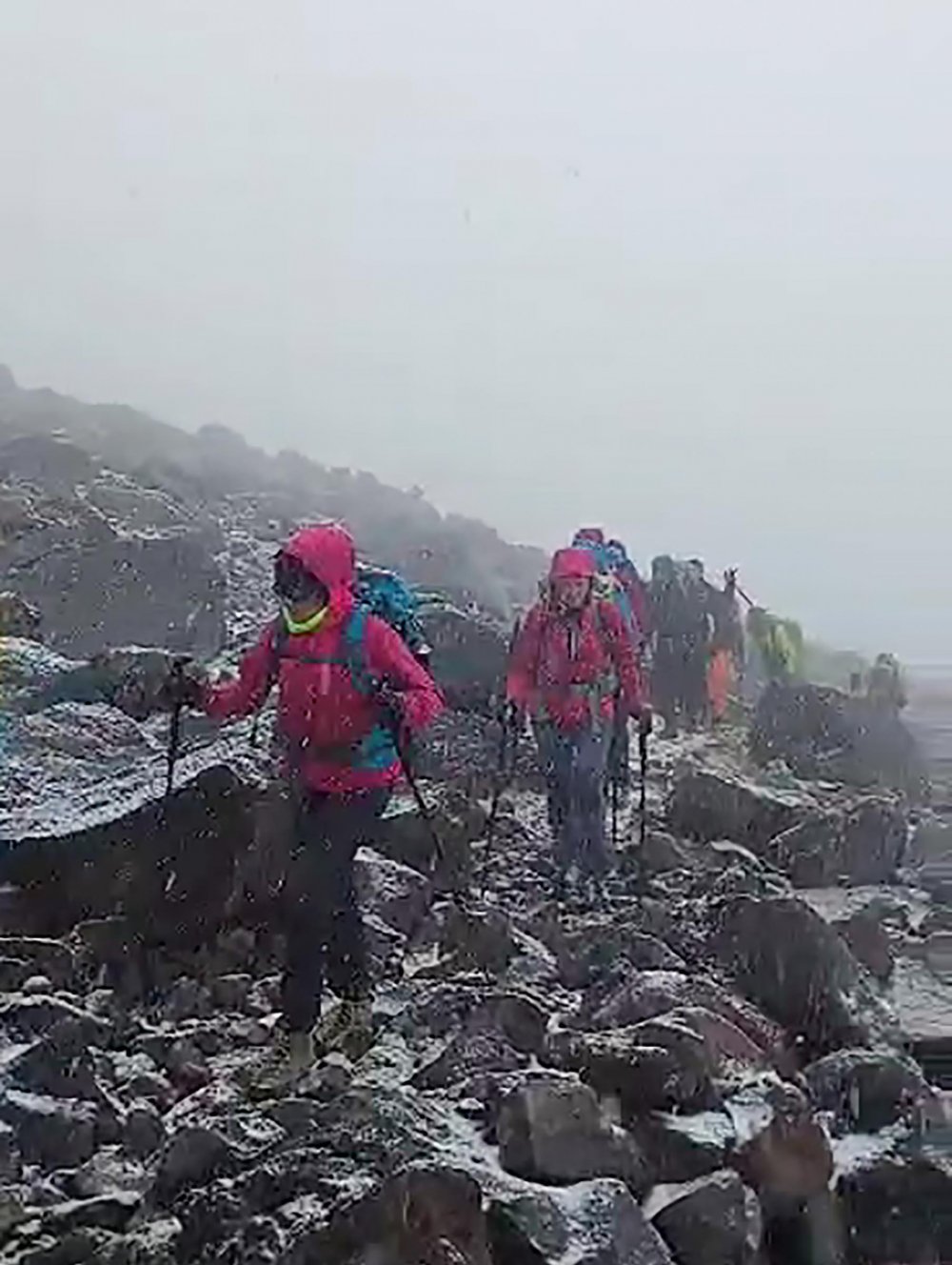 'Türkiye'nin çatısı'na mevsimin ilk karı yağdı