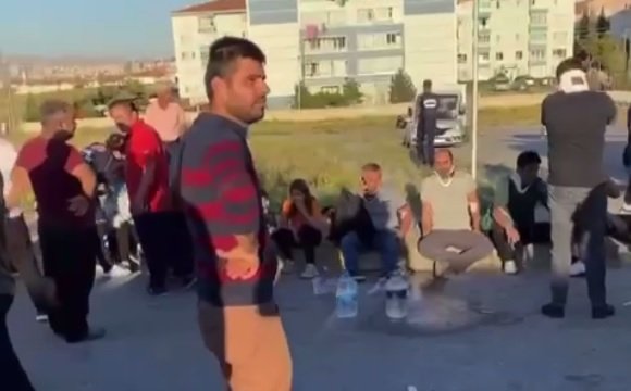 Ankara'da otomobil ile minibüs çarpıştı: 15 yaralı