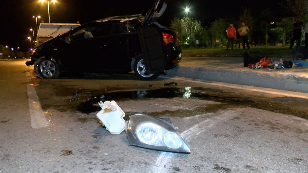 Arkadaşından aldığı otomobille takla attı: 3 yaralı