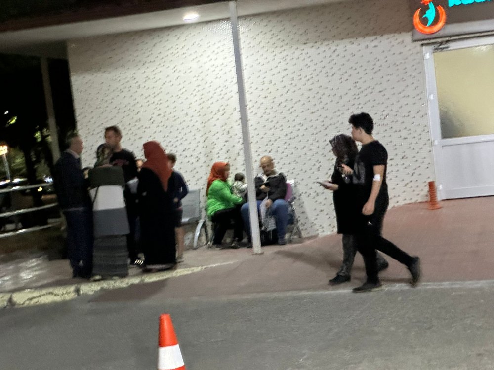 10’u öğrenci 18 kişi zehirlenme şüphesiyle hastaneye kaldırıldı