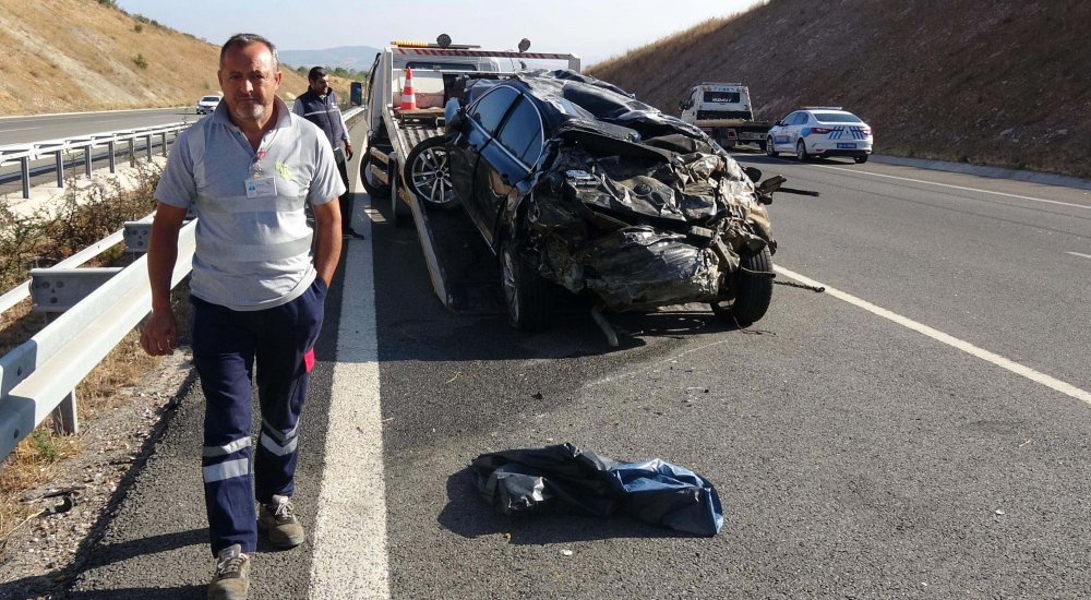 İstanbul-İzmir Otoyolu’nda üç araç kazaya karıştı: 2 ölü, 7 yaralı