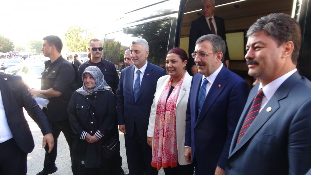 "Bağımsız Türkiye'yi dosta düşmana gösterdik"
