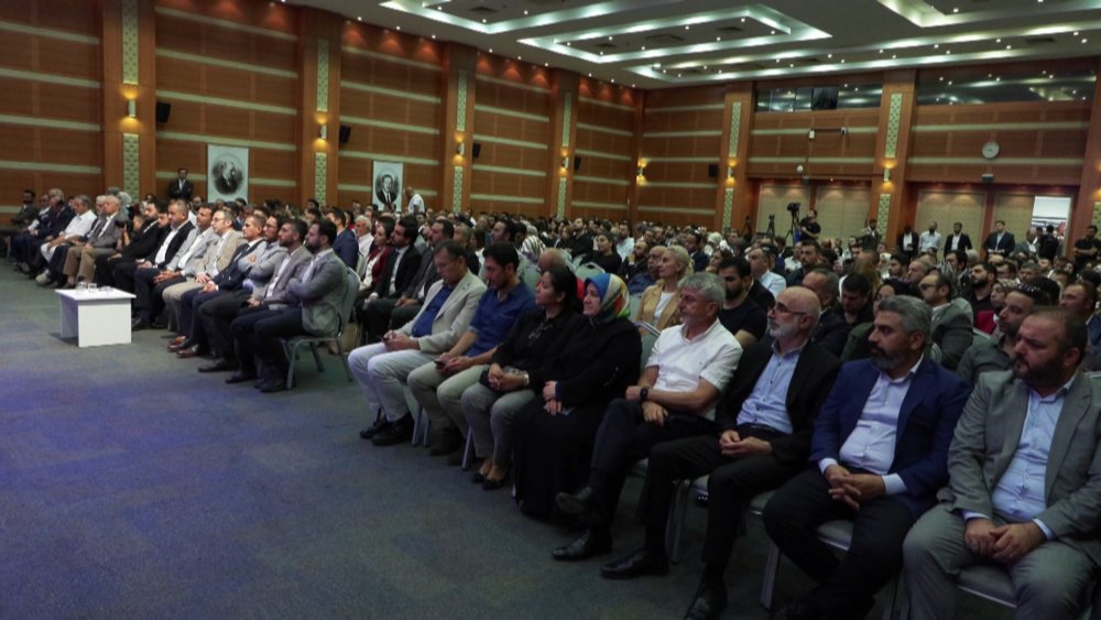 Bakan Tunç: Kendi partisindeki karışıklıklar nedeniyle nereye sataşsak diye düşünüyor