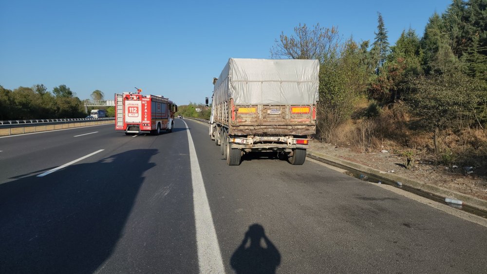 Oto kurtarıcı TIR’a çarptı; sürücüsü yanarak can verdi