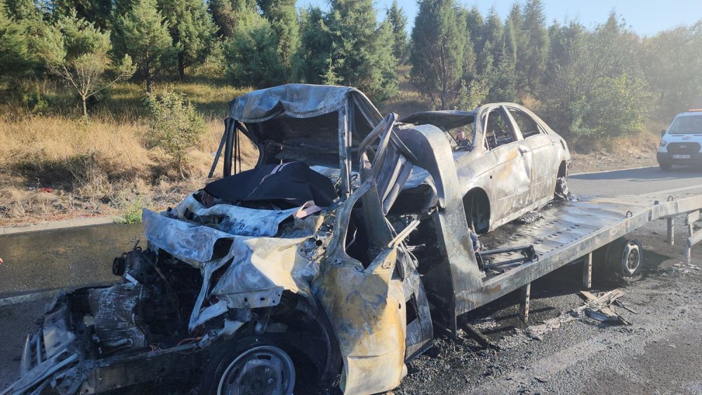 Oto kurtarıcı TIR’a çarptı; sürücüsü yanarak can verdi