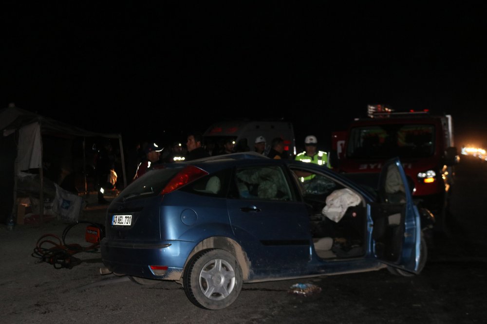 Otomobil kamyona arkadan çarptı: 1 ölü, 2 yaralı