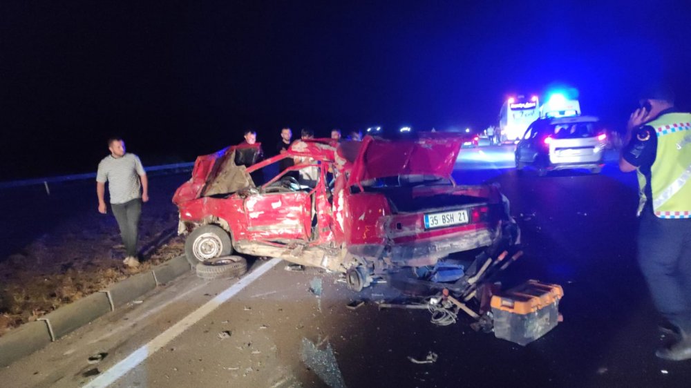 Yolcu otobüsü ile otomobil çarpıştı: 2 ölü