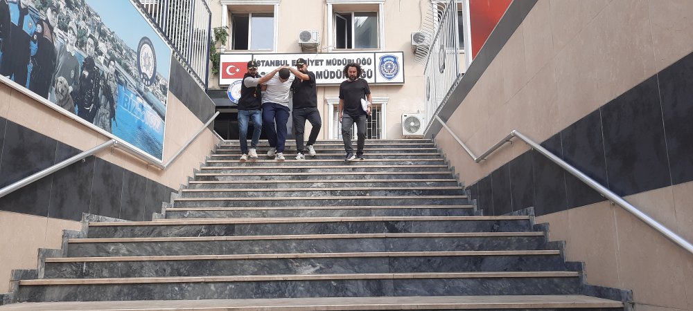 Bağcılar'da cinayet! Evinin önünde bekleyip ateş etti: 1 ölü