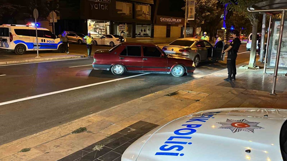 Polisten şok uygulama: 102 sürücüye 211 bin lira ceza