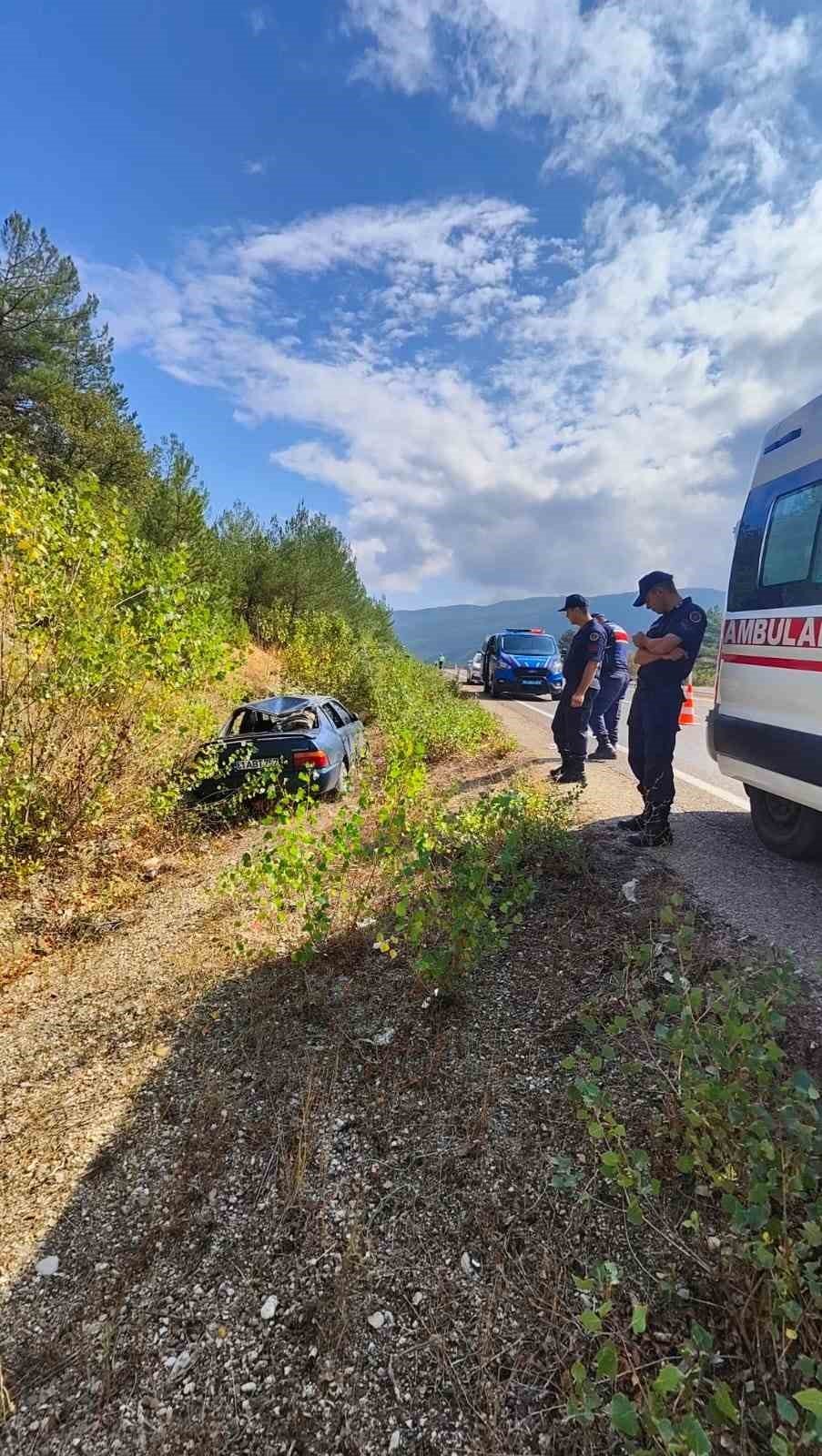 Şarampole uçtu: 3 yaralı