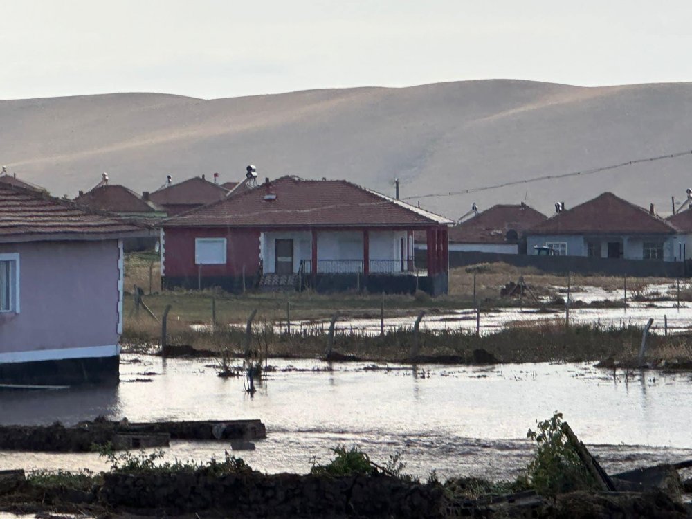Konya'da 3 ilçede sağanak etkili oldu