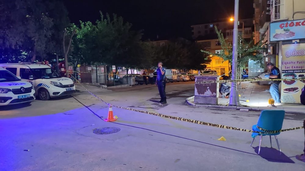 Tartıştığı husumetlisini silahla vurdu