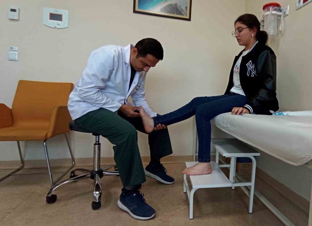 Konya'da ayaklarının kesilip protez takılması istenen genç kız çareyi burada buldu