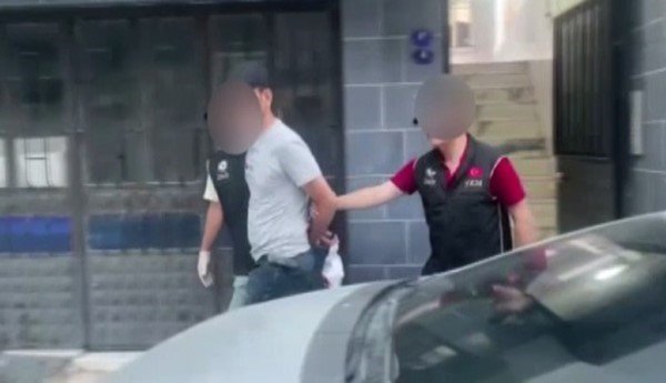 İzmir merkezli FETÖ operasyonunda 16 tutuklama