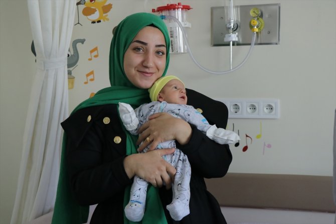 Depreme anne karnında yakalanan bebek adını babasından aldı