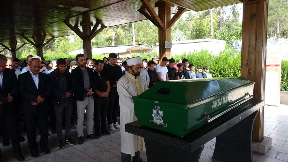 Okulda yemek sırası beklerken fenalaşıp ölen 10 yaşındaki İsmail, toprağa verildi