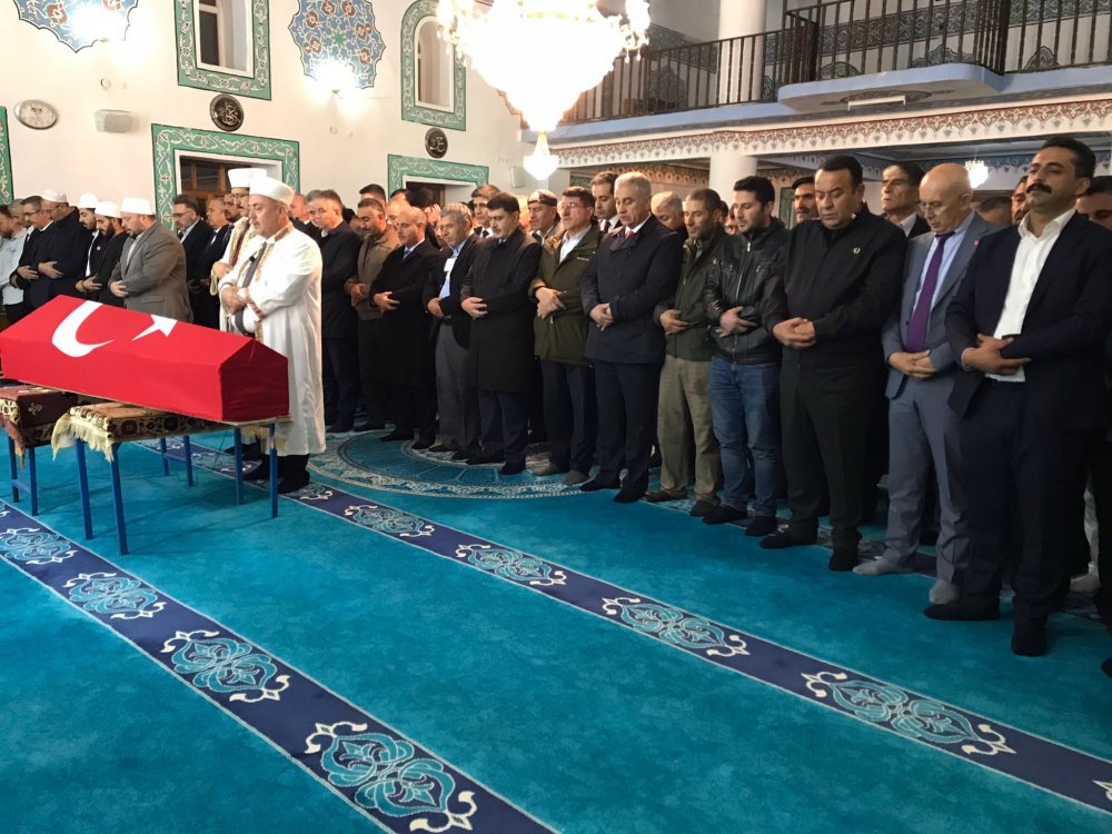 Şehit polis memuru Ermiş'in cenazesi, memleketi Ankara'da toprağa verildi