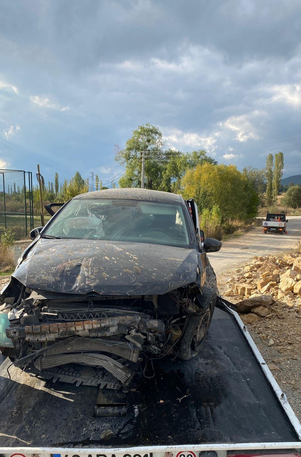 Otomobil moloz yığınına çarptı: 1 ölü, 5 yaralı