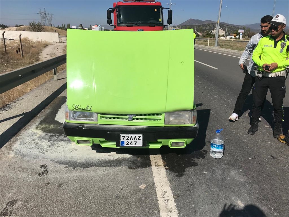 konyada-seyir-halindeki-otomobil-bir-anda-alev-aldi.jpg