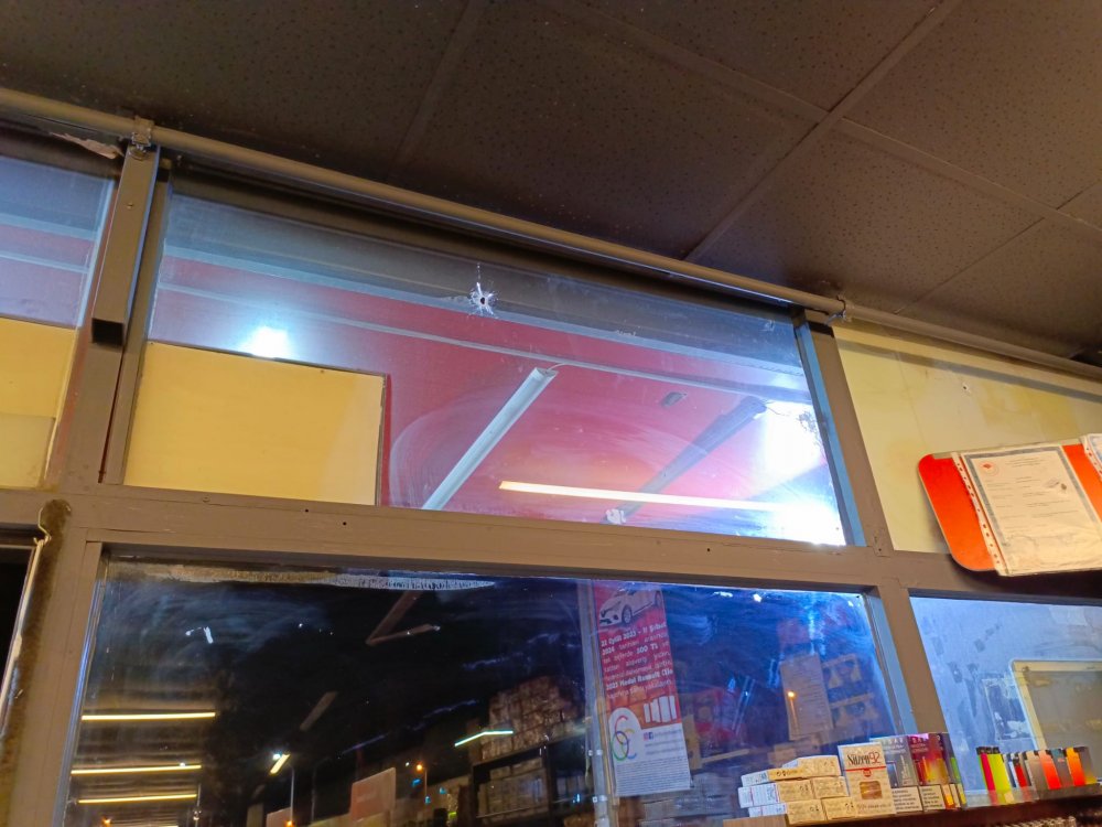 Markete silahlı saldırı; çok sayıda kurşun isabet etti