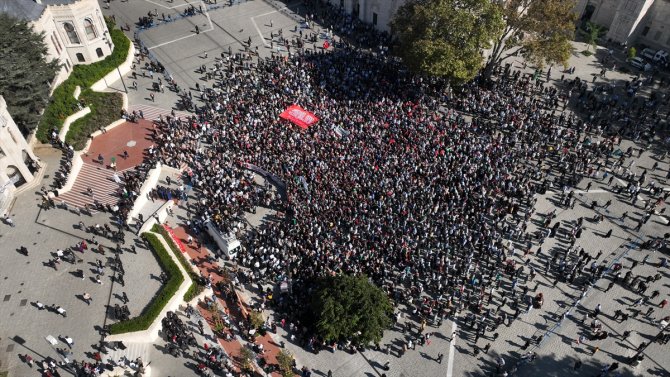 Beyazıt Camisi'nde Filistin'de hayatını kaybedenler için gıyabi cenaze namazı kılındı