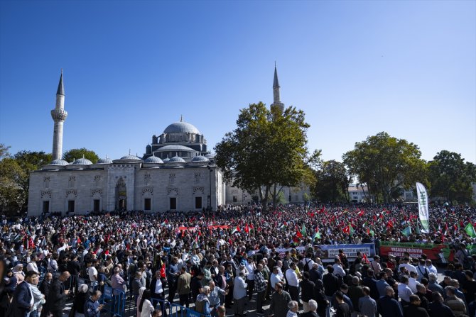 Beyazıt Camisi'nde Filistin'de hayatını kaybedenler için gıyabi cenaze namazı kılındı