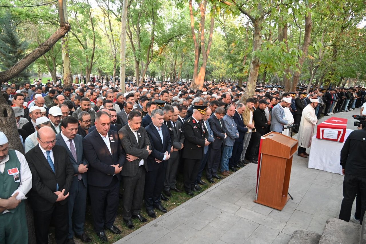 konyali-sehit-musa-esat-kaya-son-yolculuguna-ugurlandi-001.jpg