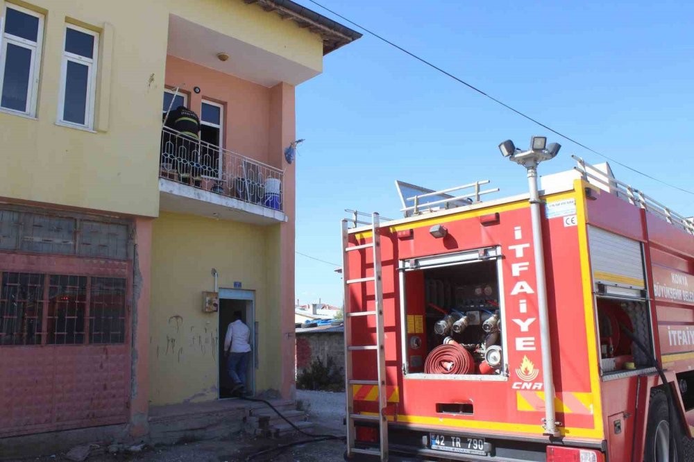 Konya'da depremzede ailenin kaldığı evde yangın çıktı