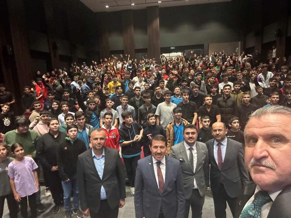 Gençlik ve Spor Bakanı Bak, Karatay Ali Ulvi Kurucu Gençlik Merkezi’nin açılışına katıldı